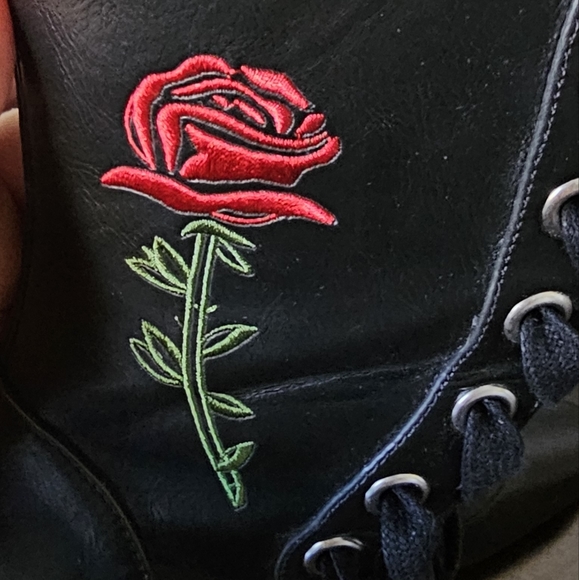 Poster GRL Boho Grunge Embroidered Rose Heels Boots, size 6 - Picture 7 of 9